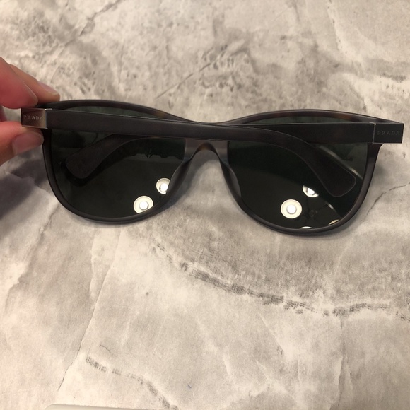 New & Authentic Prada SPR 20S-F Sunglasses - Picture 3 of 5